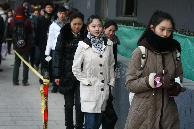 高清组图:北京<em>电影</em>学院艺考<em>美女</em>帅哥赶场
