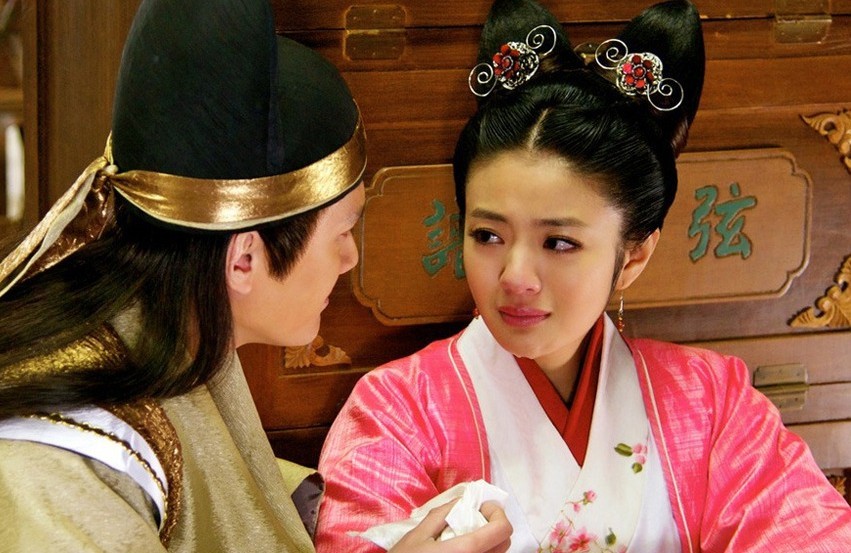 古装大戏《后宫》剧照 安以轩