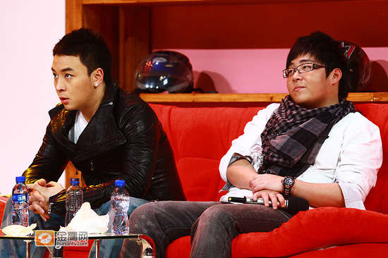 释小龙与郝邵文再聚首 昔日童星变化大_中国网