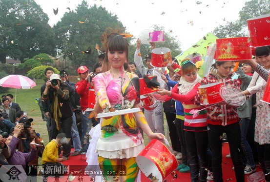 人体<em>模特张筱雨</em>化身蝴蝶小仙_中国网