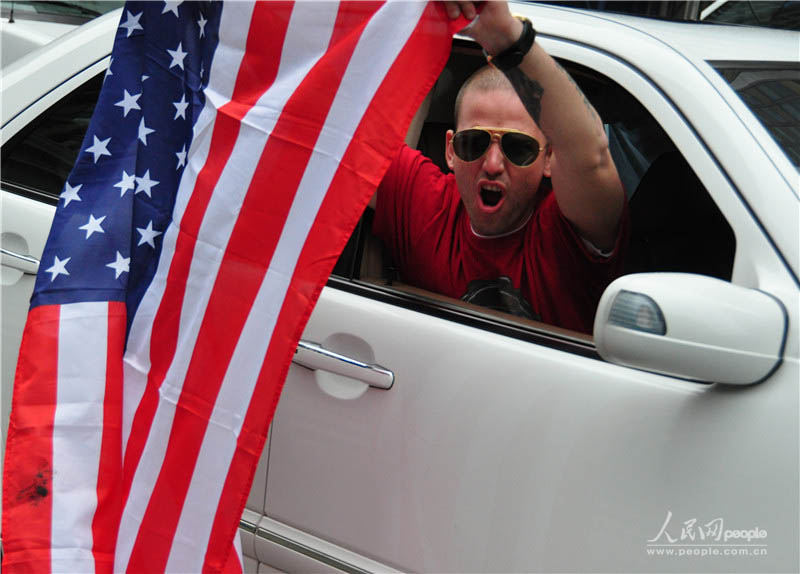 组图:纽约人自发欢呼击毙拉登