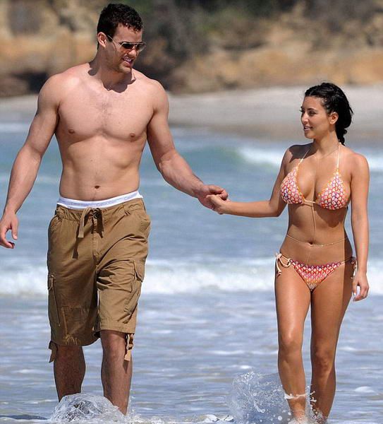 热吻_热吻动态图片_张贤胜和泫雅热吻_热吻图