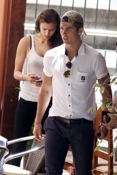 <em>C罗</em>携名模<em>女友伊莲娜</em>与儿子一家三口度假(组