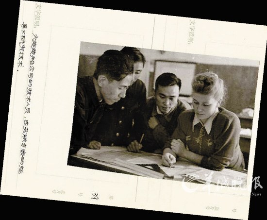 80年代的人图片_50年代香港人收入(2)