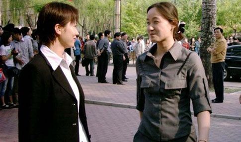 边梅:漂亮的中国女警卫