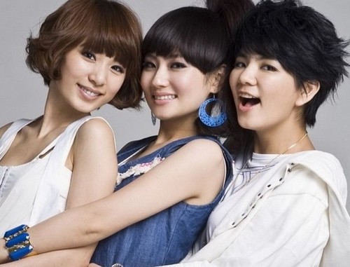 明星脑残言论惹众怒 吕丽萍反同遭网友围攻