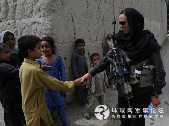 组图:阿富汗美军女侦察兵穿成啥样?