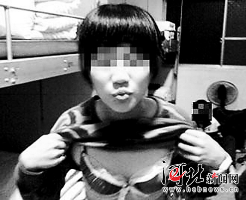 香港<em>女警花</em>在宿舍里自拍<em>不雅照</em>