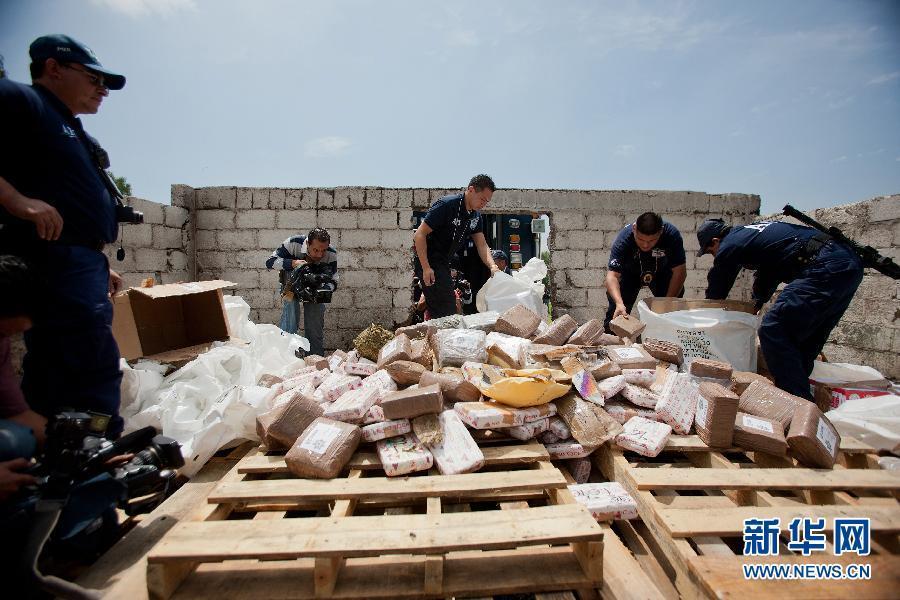 墨西哥警方集中销毁300多公斤毒品(高清组图)