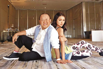 薛凯琪与王祖蓝拍吻戏甜蜜 笑称励志之吻_新