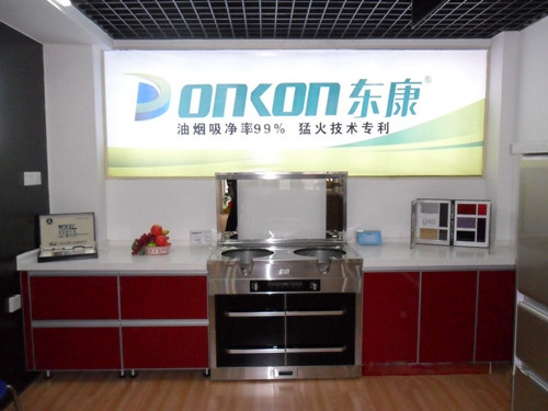 阳台改造为厨房 蜗居一族大秀东康集成灶智能