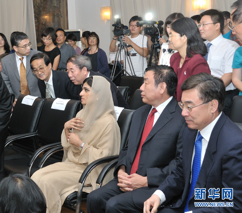巴基斯坦首位<em>美女</em>外长:政治选择了我_新闻中心