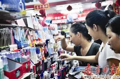新学期到来 文具销售热