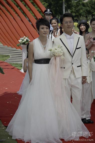 《谁解女人心》热拍 孔琳婚礼照尽显甜蜜恩爱