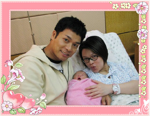 林熙蕾升格当妈妈晒爱女照片 盘点2011年女星新