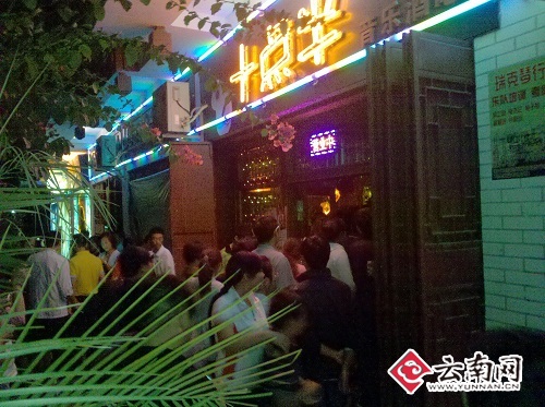 喜看段林希力夺<em>快女冠军</em> 保山粉丝彻夜狂欢_新