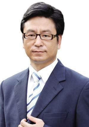 鲁健微博否认白岩松从央视辞职 称有人恶意炒