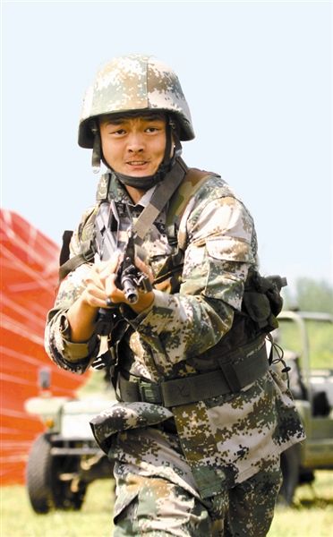 大学生士兵吴志辉:全军义务兵参加国际特种兵