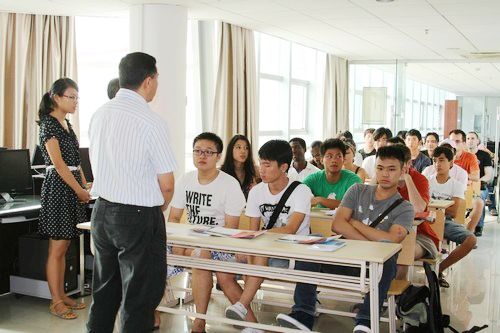 温州大学中美双学位班迎来首批欧洲华裔学生
