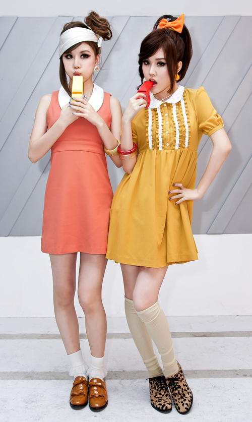 By2新专辑翻玩复古疯 <em>失心</em>疯大闹直接脱衣_新