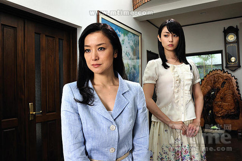 《第二<em>处女</em>》<em>中</em>,深田恭子与铃木京子为着一个