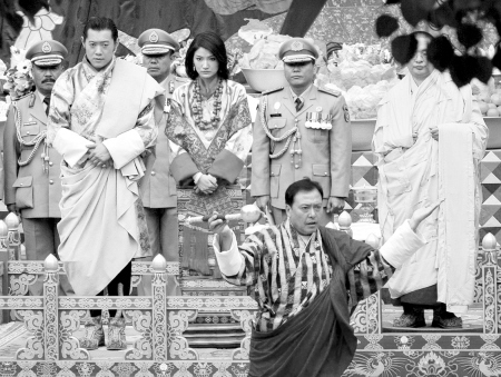 全球最帅国王大婚迎娶平民女大学生