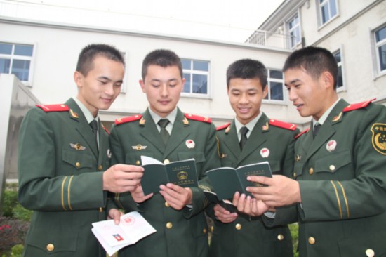 347份等级证书寄警营 宁波武警为战士搭建快速