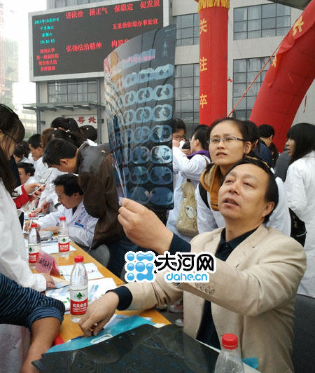 郑大一附院组织省会专家开展世界卒中日义诊活