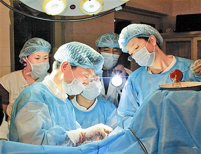 成功实施阿里地区首例开颅手术