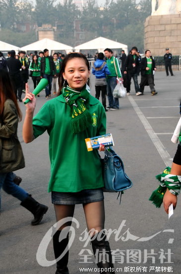 [图文]国安赛季最后主场作战 <em>美女</em>球迷<em>黑丝短裙</em>