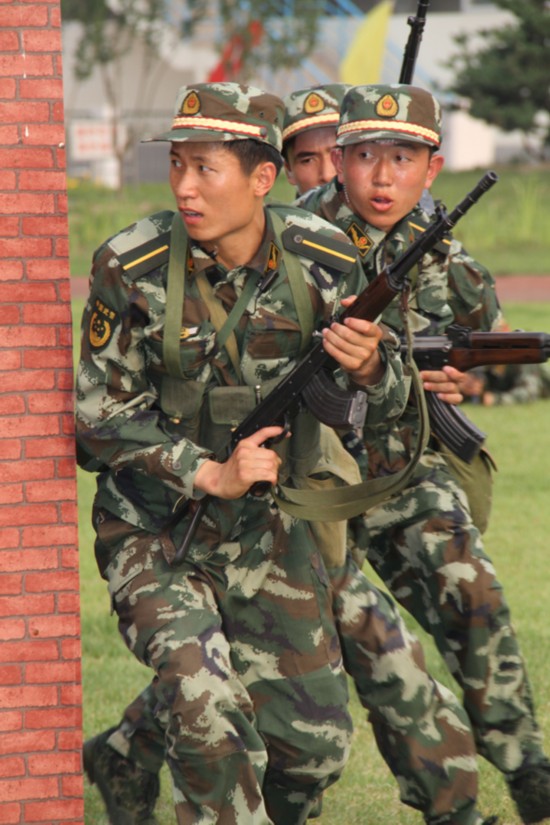 变课堂为战场 武警北京指挥学院提高军事教学
