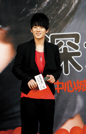 快男 陈翔 喜欢玩颠覆_ 新闻 台_中国网络电视台