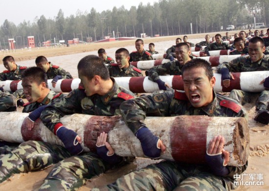 组图:武警在河南总队举行新型力量建设实兵演