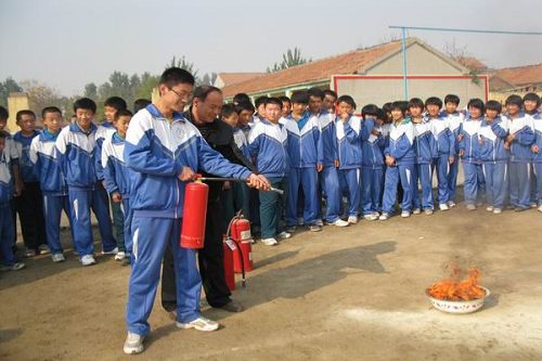 高青唐坊中学:举办消防演练确保师生安全