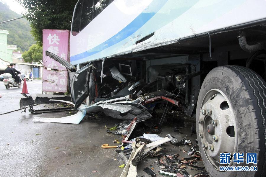 浙江玉环发生交通事故 5人当场死亡(高清组图