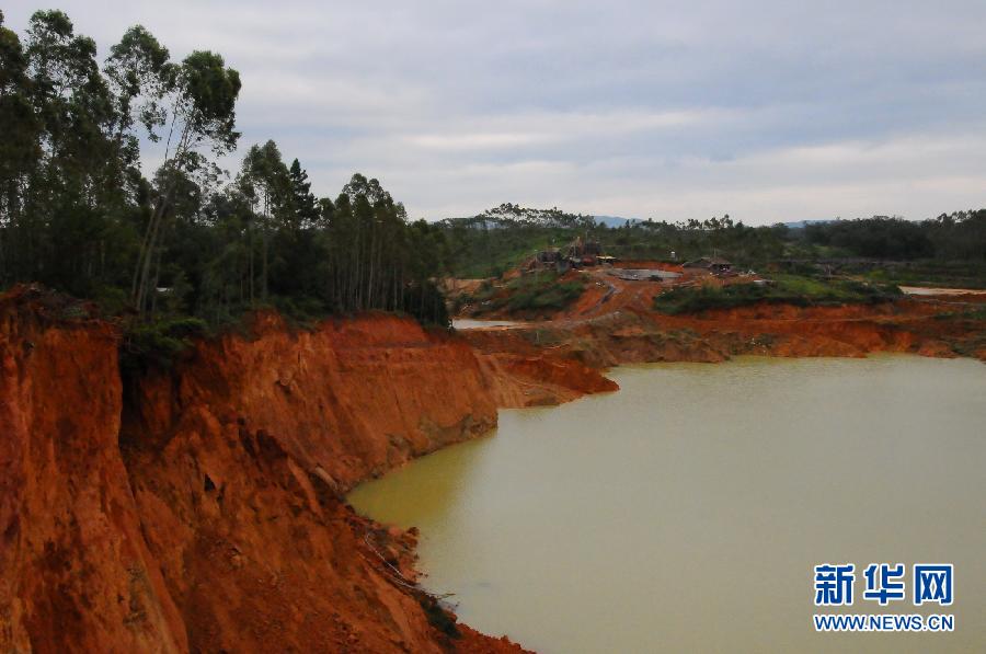 中国网事:网曝广西陆川钛铁矿非法开采猖獗调