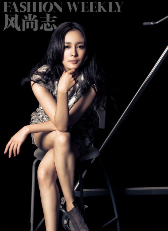 杨幂最新时装大片 大牌装显<em>女王</em> 炫目之美 (图