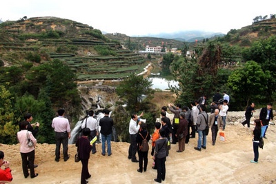 第二届海峡两岸(安溪)茶博会嘉宾参观茶海明珠