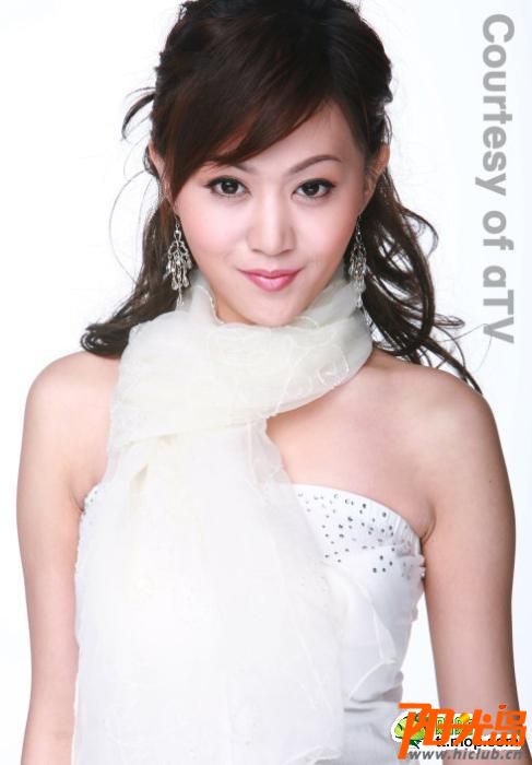 香港演员王伟去世 女儿王从希被揭整容隆胸前后对比照