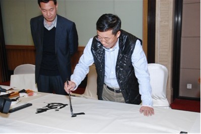 中国书法家联谊会会员,中国书法研究会研究员,国内著名书法家张然先生