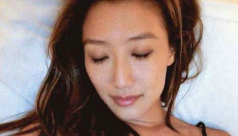 微博分享私房床照 性感女神变身超萌<em>大头妹</em>_新