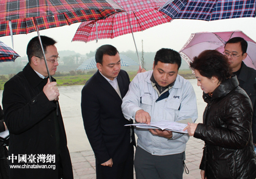 四川遂宁副市长邓为调研台资企业(图)