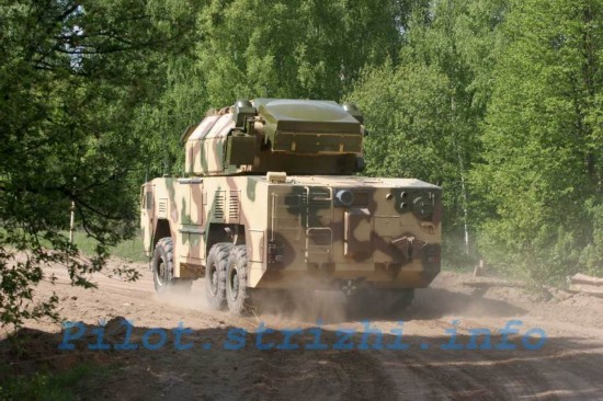 俄军正式装备道尔M2E轮式机动型野战防空导