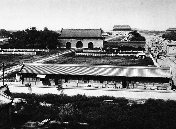 老<em>照片</em>:<em>天安门广场</em>扩建、拆除前原貌(组图)_新