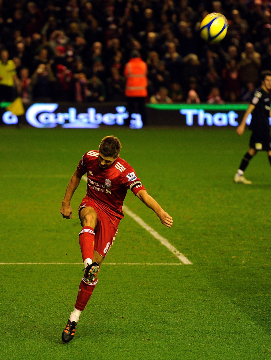 踢飞足球激情庆祝