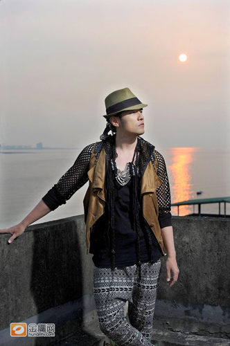 周杰伦钟情淡水美景 拍<em>MV</em>和<em>女主角</em>大吃烧肉粽