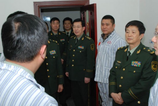 黑龙江:总队领导春节期间看望慰问部队休养员