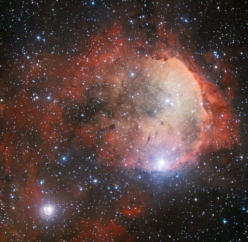 智利天文台拍到人脸星云 轮廓清晰可见