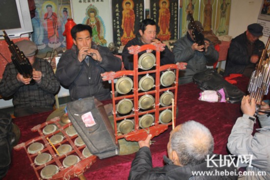 涞水南高洛古乐奏响元宵节数千乡亲观看演出