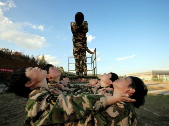 巾帼也敢逞英豪 直击<em>武警</em>森林<em>女兵</em>新训风采(1